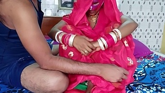 एक नवविवाहित बंगाली दुल्हन अपने ससुर के साथ जोशीले सेक्स में संलग्न होती है, जिसमें कठोर गुदा और तीव्र उत्तेजना शामिल होती है।