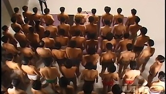 Дивља Јапанска Оргија Са Необузданом Буккаке Акцијом.
