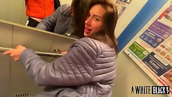Мој Комшија, Који Је Био Претерано Сексуалан, Ухватио Ме Је У Близини Лифта И Имао Секс Са Мном На Путу Кући.