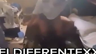 कर्तव्य पर यौन कृत्यों में संलग्न प्रामाणिक पुलिस अधिकारी और फुटेज का संपादन।