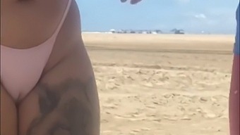 Fui À Praia E Deixei O Garoto Pegar Na Minha Bucha
